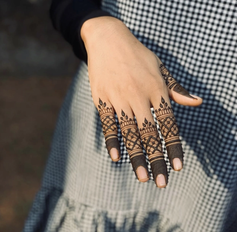 khafif mehndi design only fingers