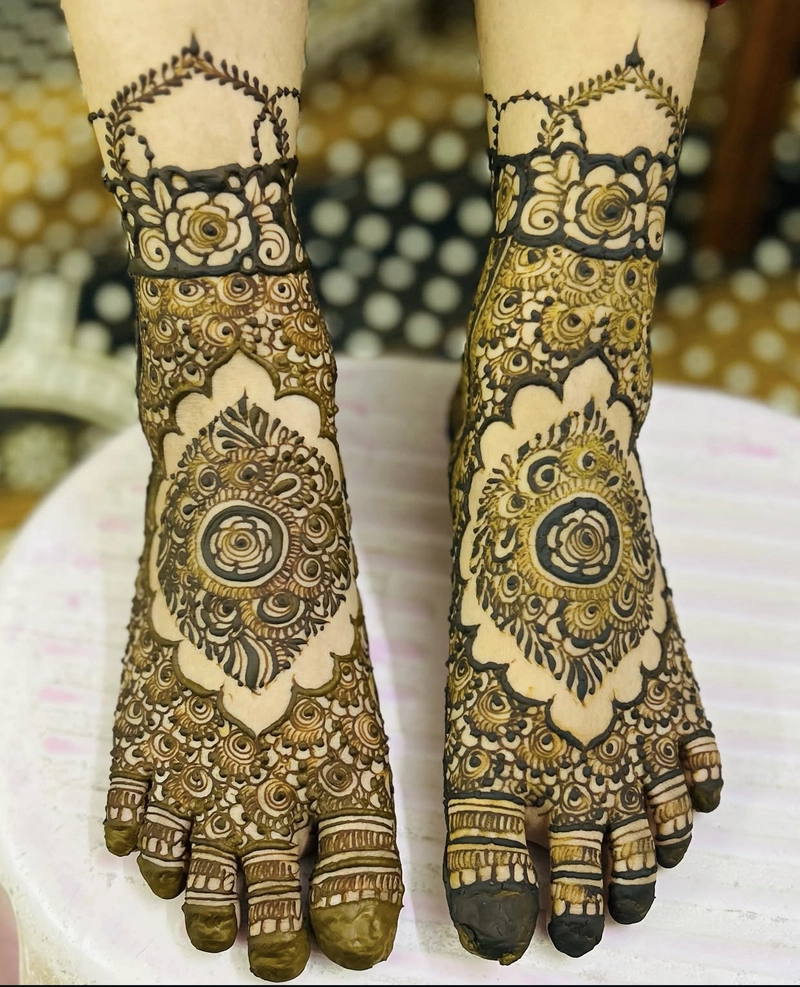 khafif mehndi design pair ka