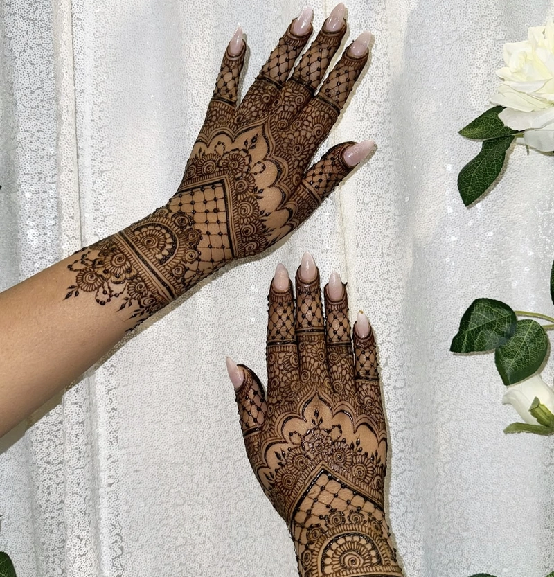 latest checks mehndi design