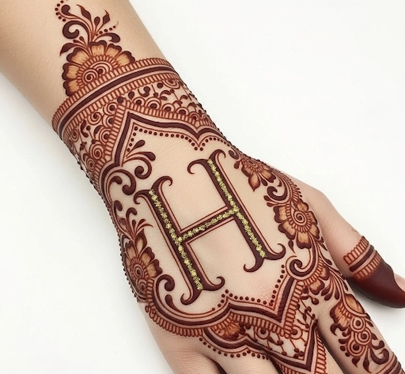 letter h mehndi design photos