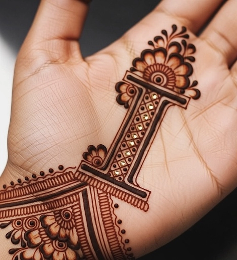 letter i mehndi design