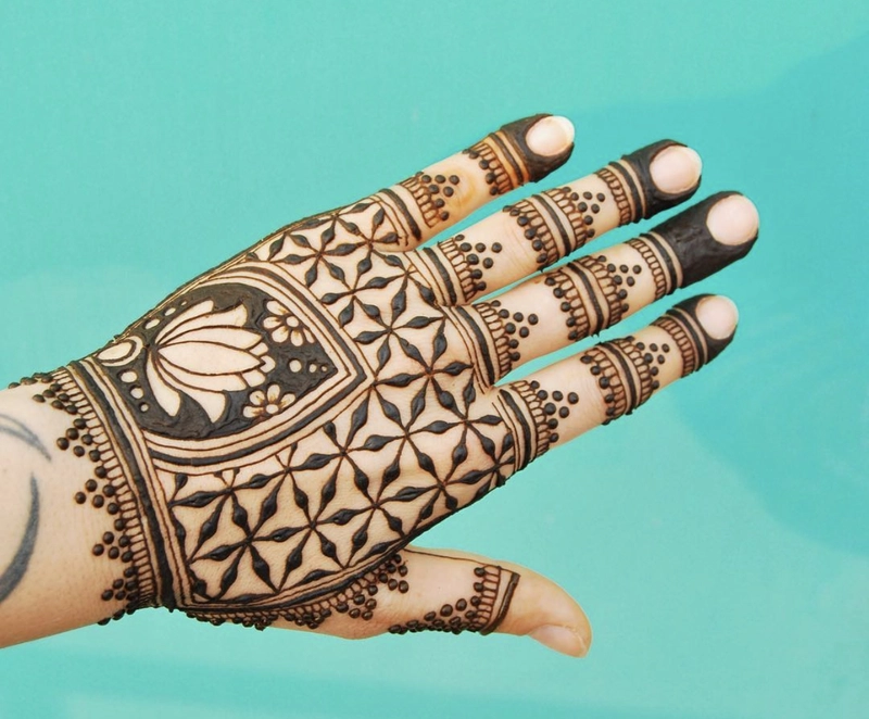 lotus mehndi