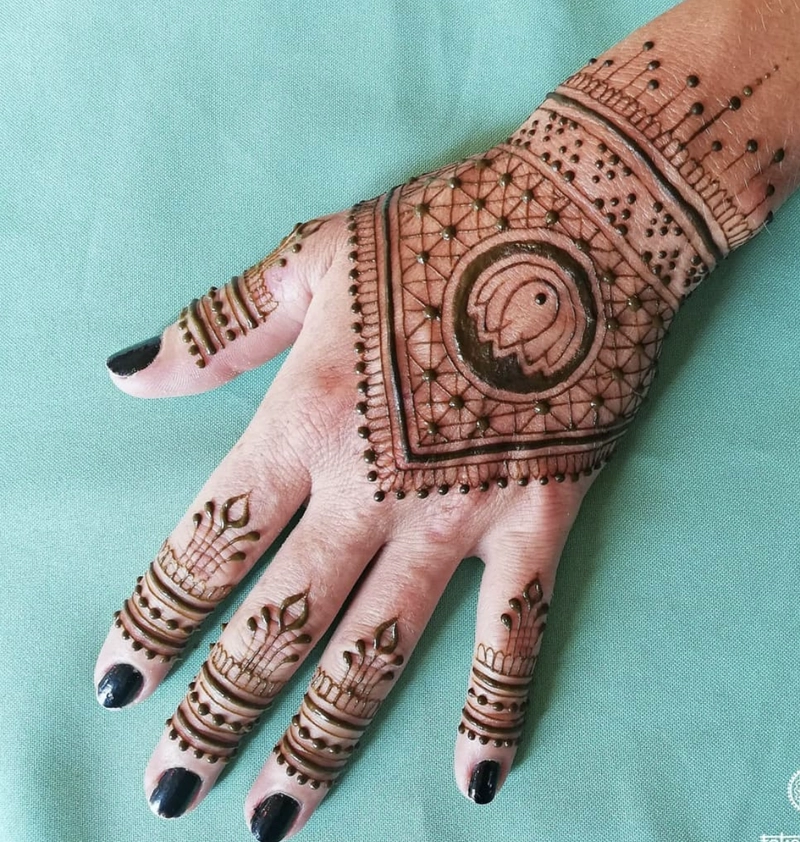 lotus pattern mehndi design