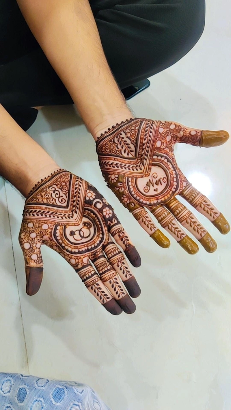 mehendi poses for groom