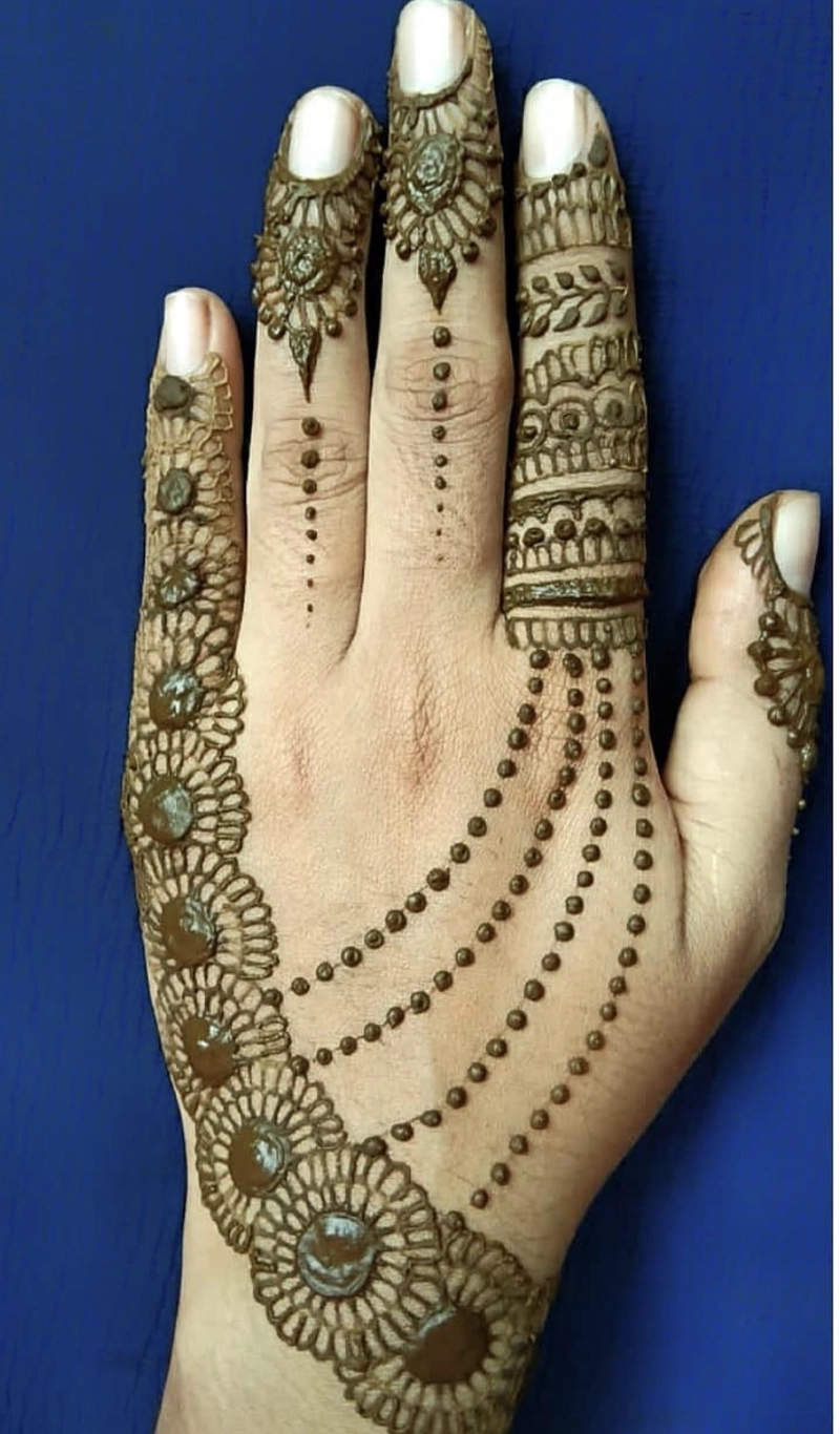 mehndi design back hand jewellery