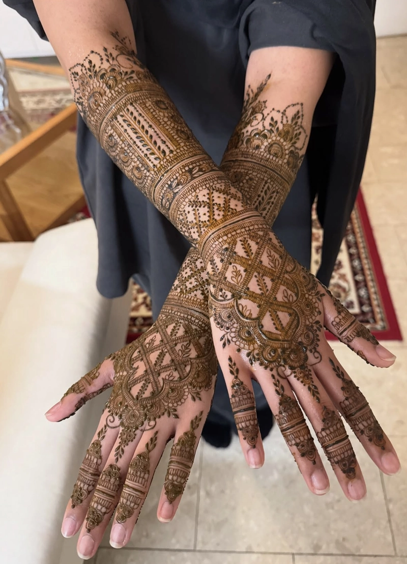 mehndi design dulhan full hand back