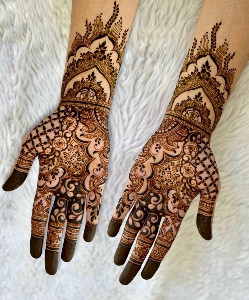 mehndi design front hand bail