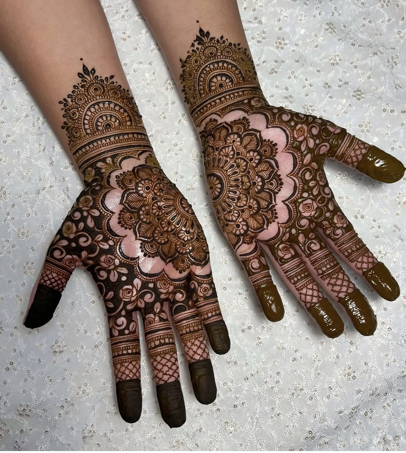 mehndi design front hand simple
