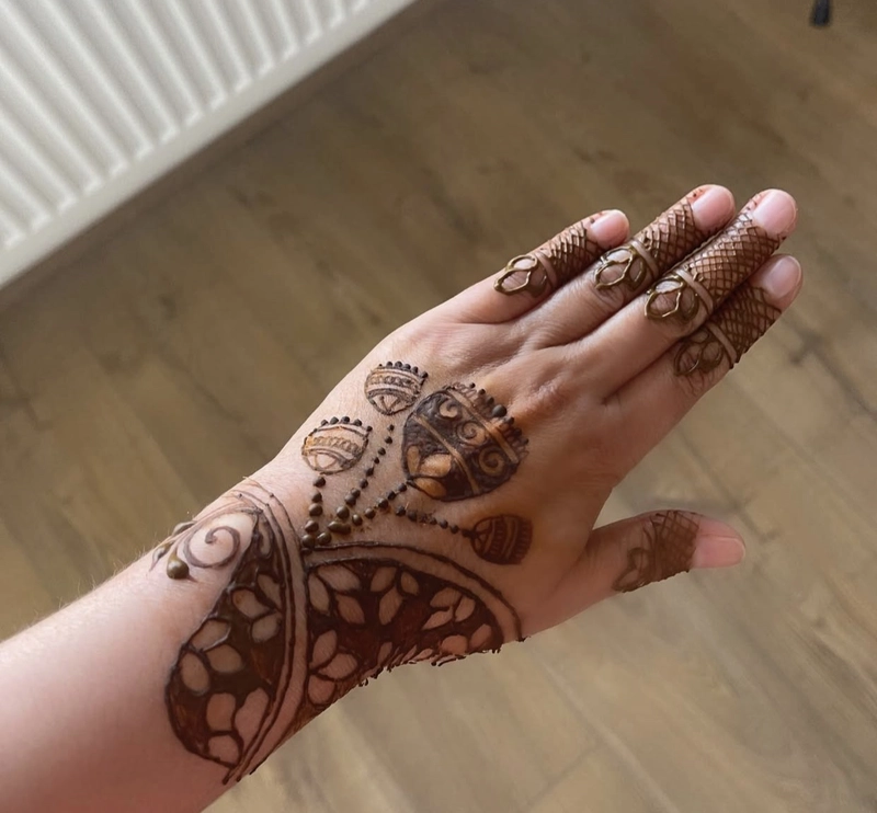 mehndi design jhumka design