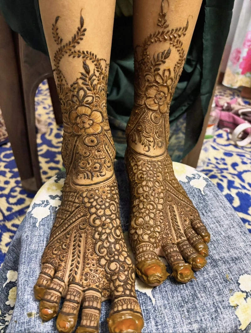 mehndi design pair ka dulhan