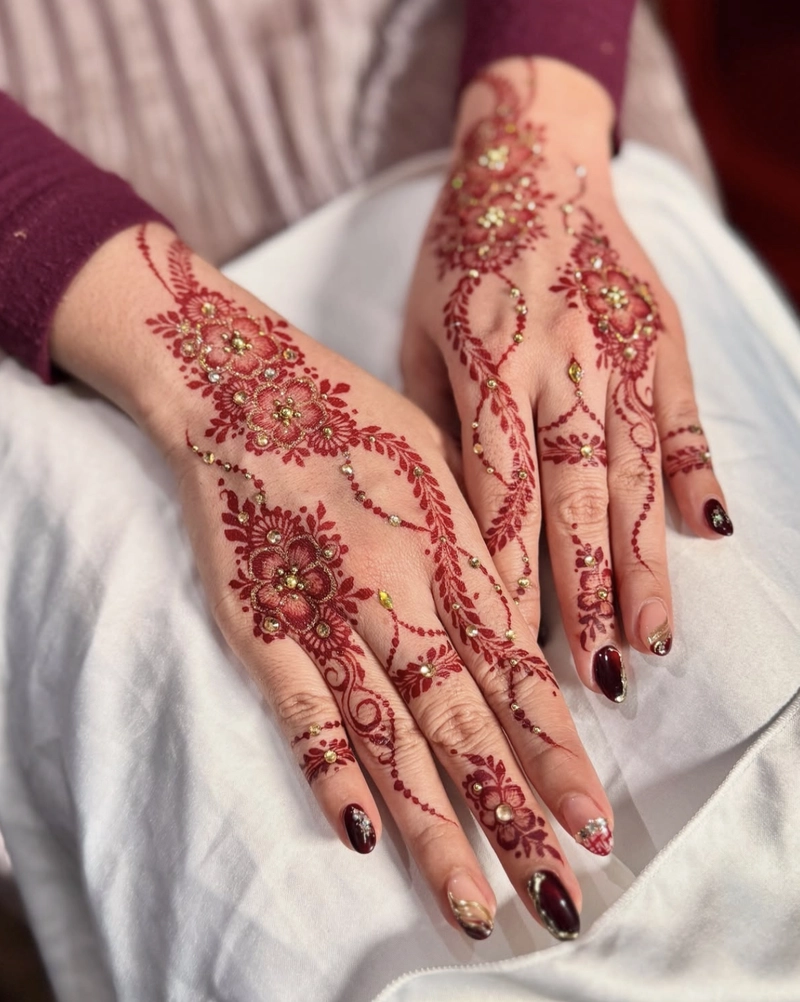 mehndi design upper hand simple and beautiful