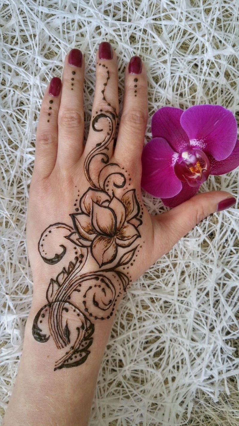 mehndi lotus design