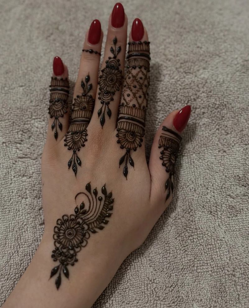 mehndi ungli design simple