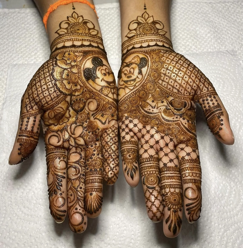 mickey mouse in mehndi