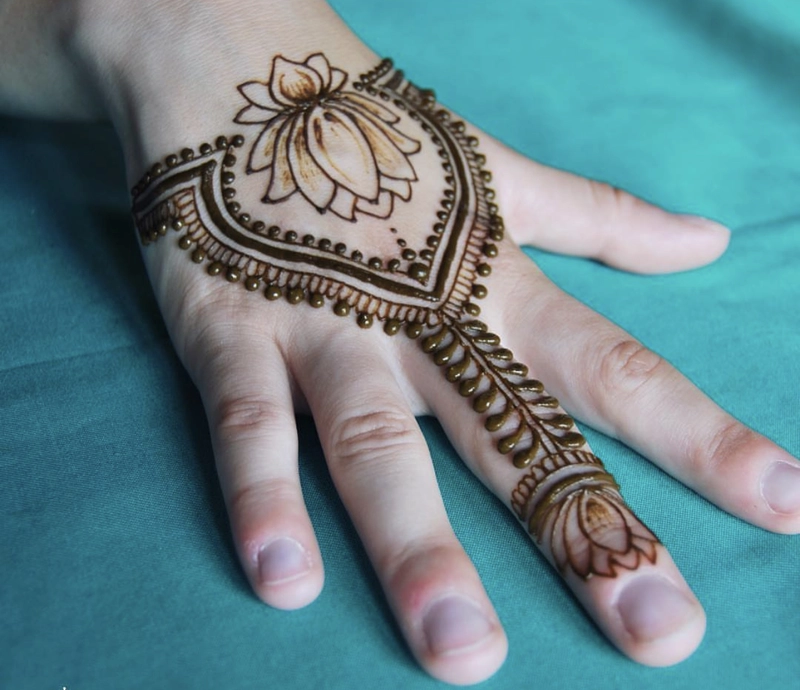 minimal lotus mehndi design