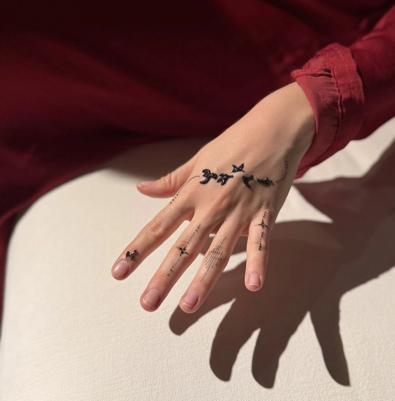 new mehndi design 2025 simple and beautiful