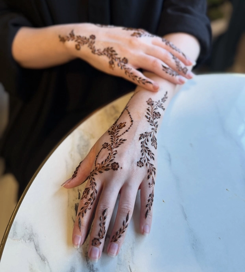 new simple mehndi design 2025