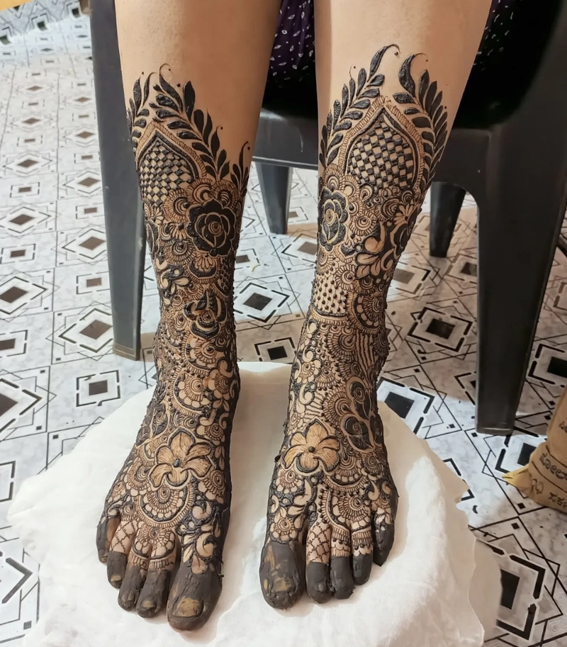 pair ka tattoo mehndi design