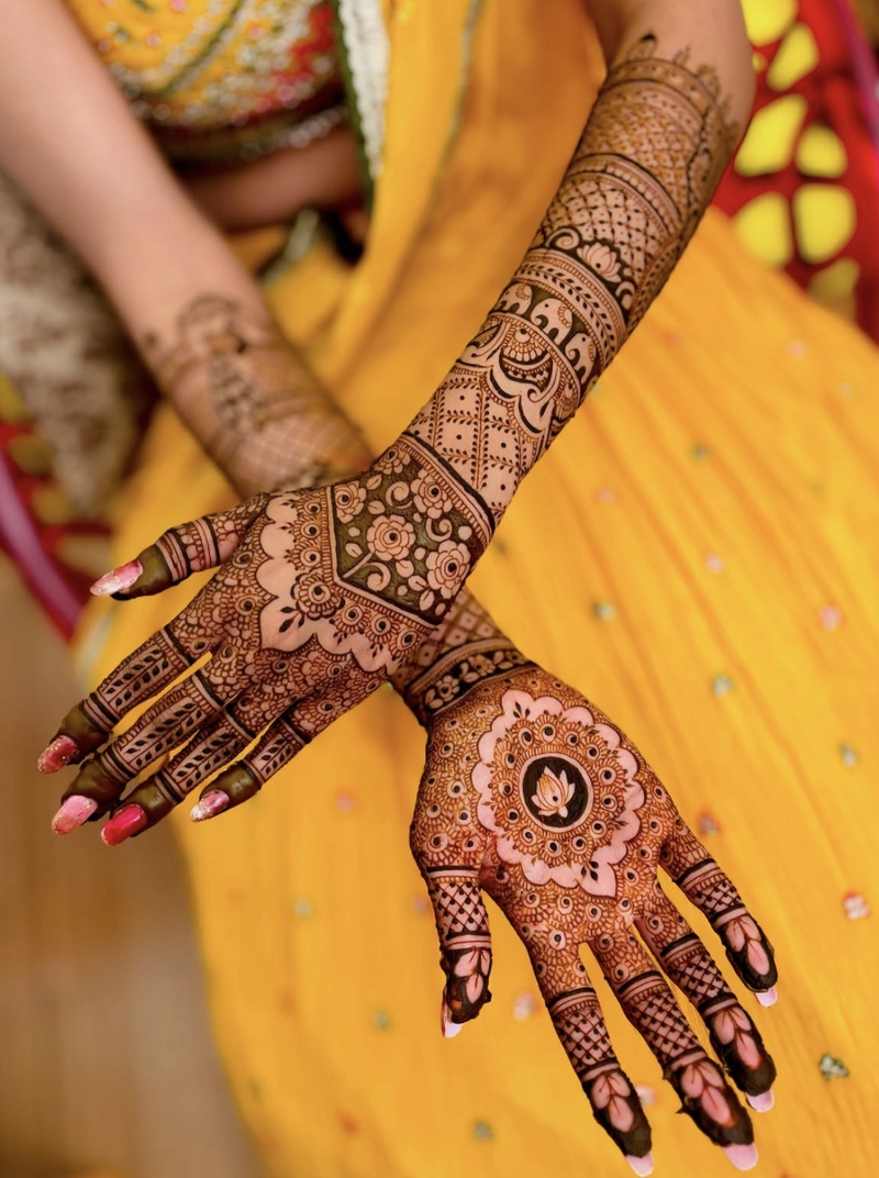 pic gorgeous mehndi design left hand