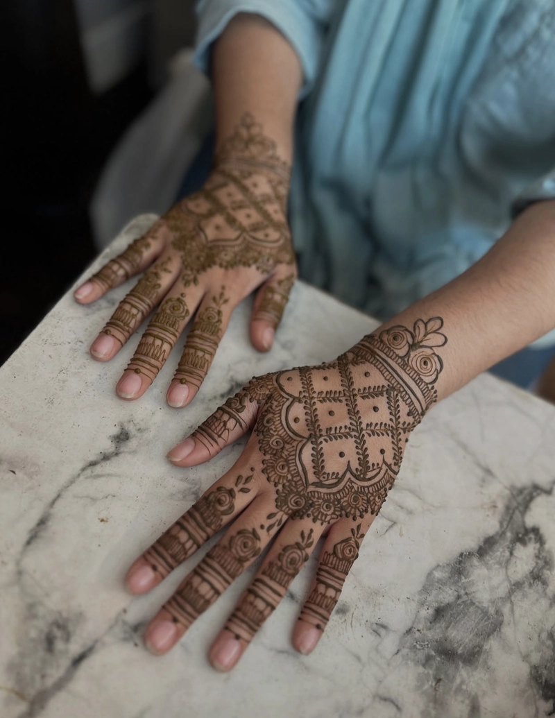 rose jaal mehndi design