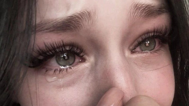 sad crying eyes dp