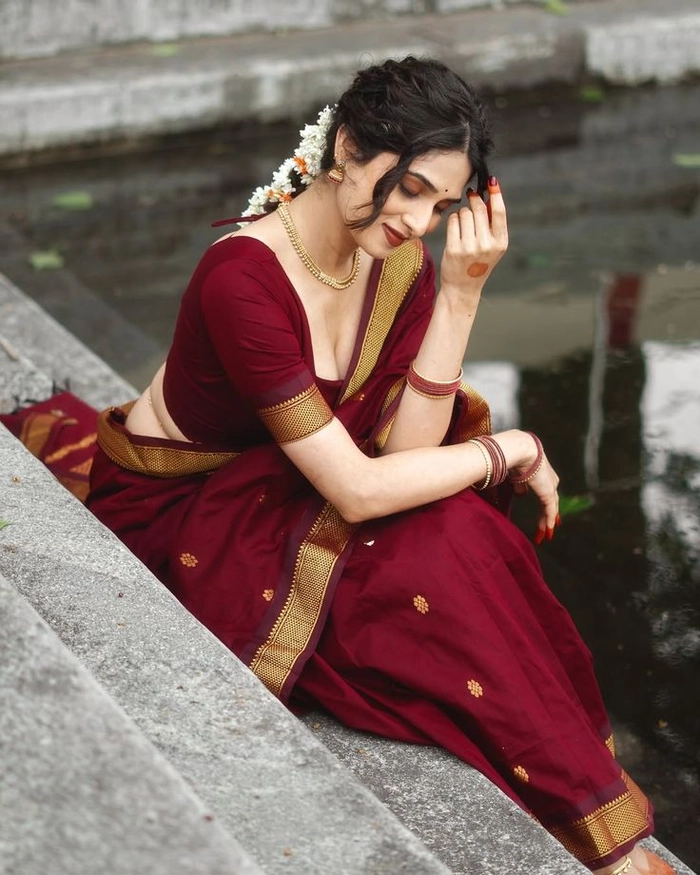 saree girl hd profile
