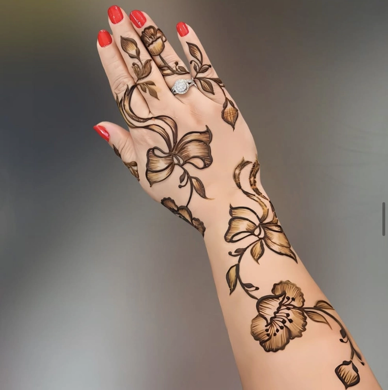 simple 3d mehndi design back hand