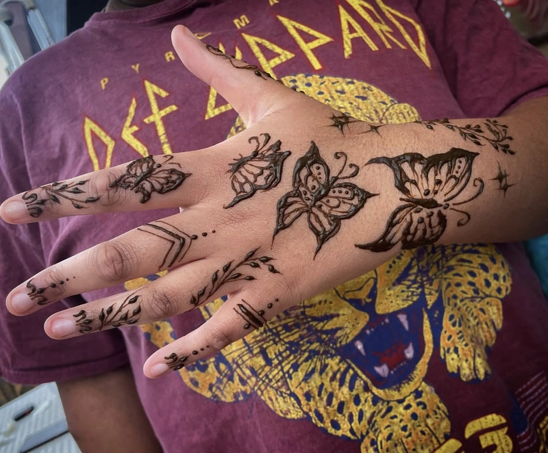 simple butterfly mehndi design front hand