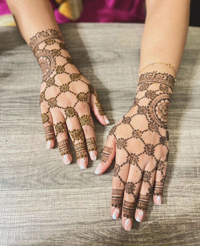 simple checks mehndi design front hand