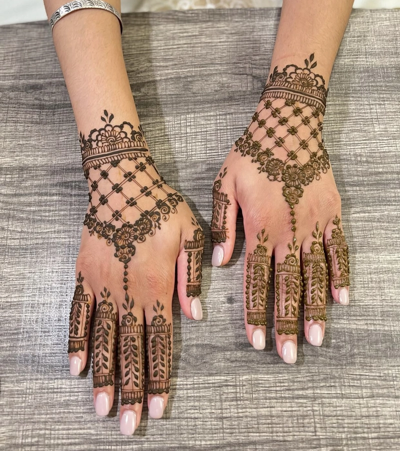 simple checks mehndi design photo_