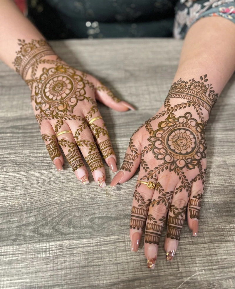 simple checks mehndi design