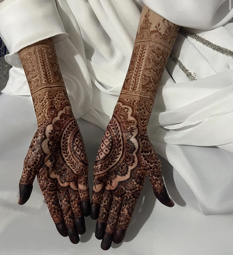 simple dulhan mehndi design photo full hand