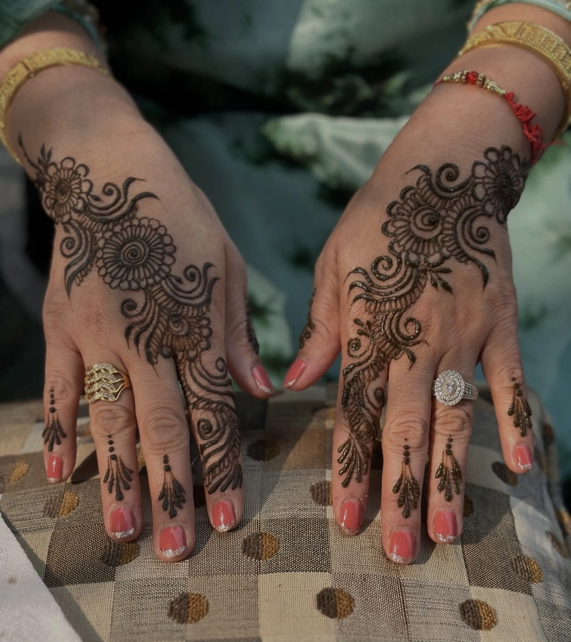 simple flower mehndi design for hands