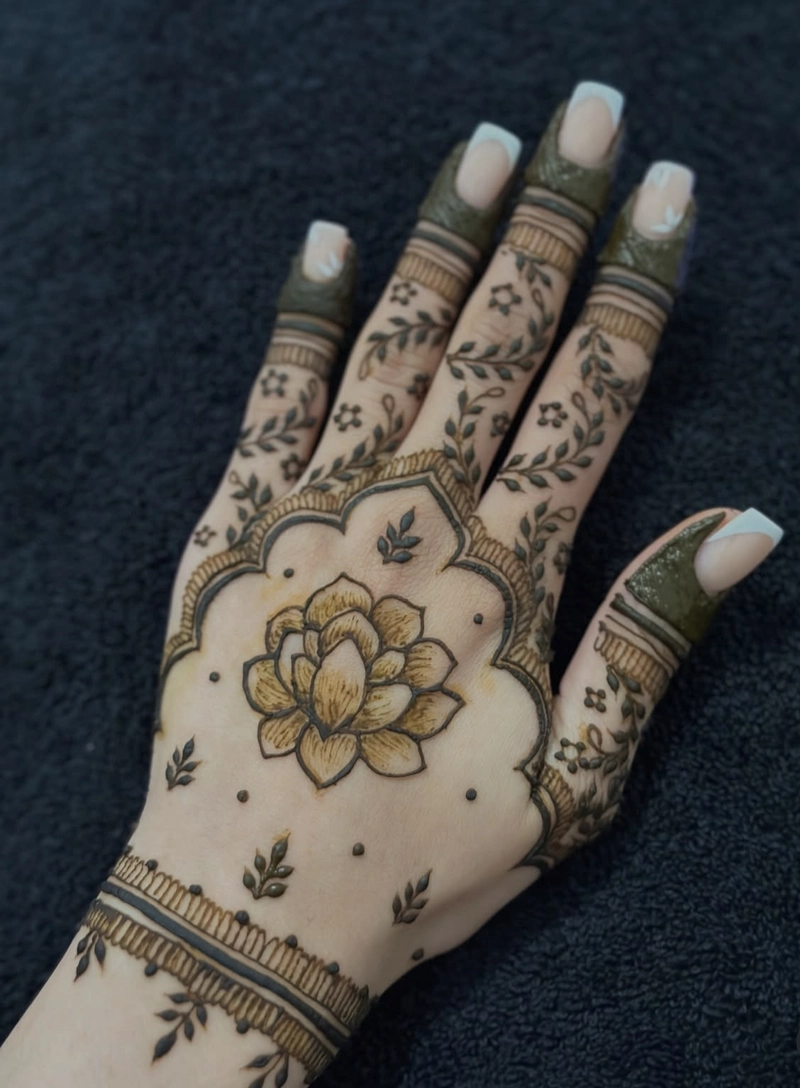 simple flower mehndi design photo