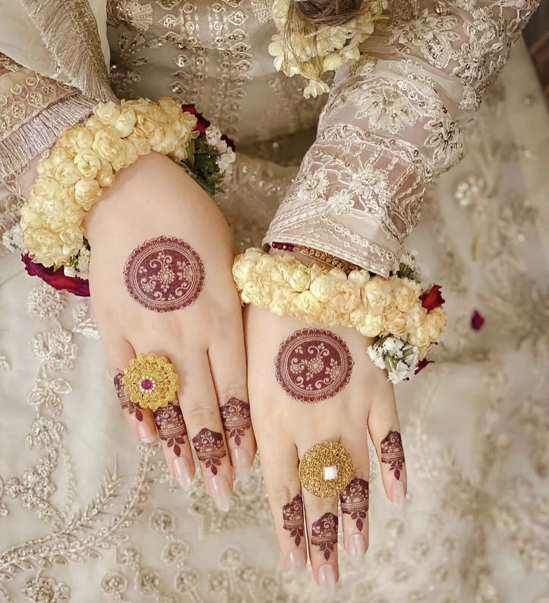 simple gol mehndi design photo