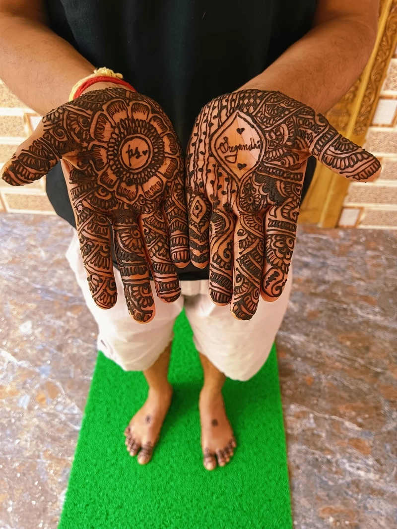 simple groom mehndi design pic
