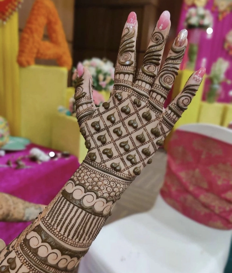 simple jaal mehndi design front hand