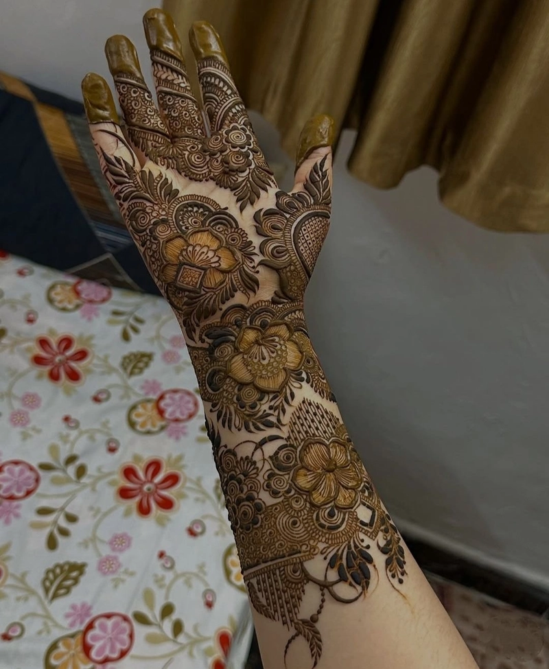 simple kashees mehndi design