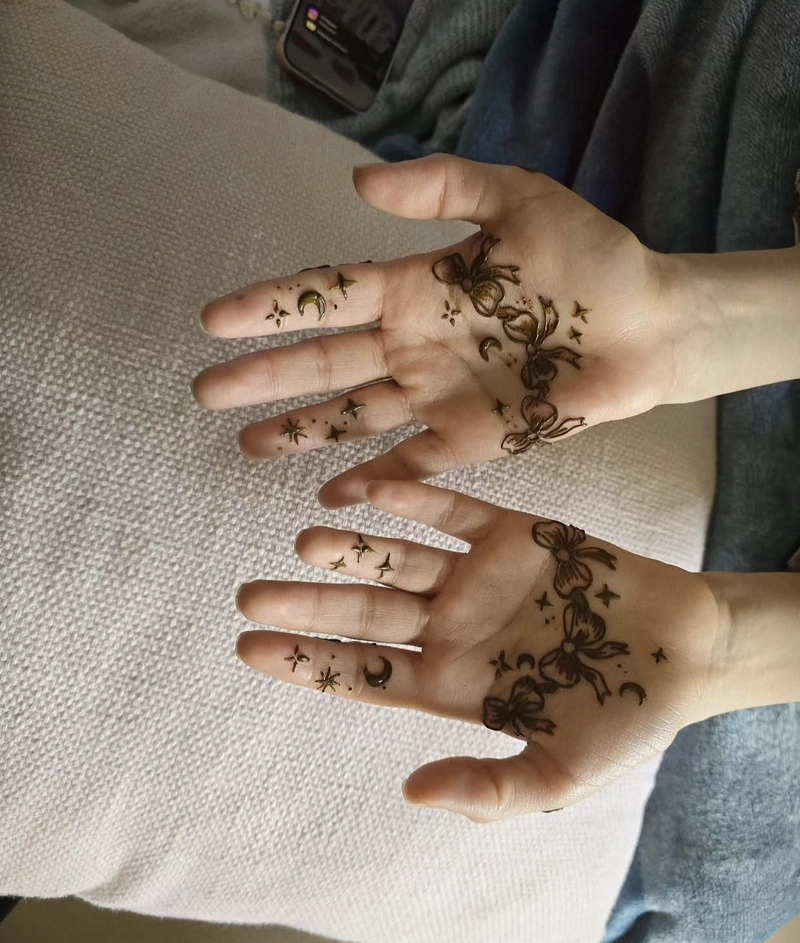 simple mehndi design for kids front hand