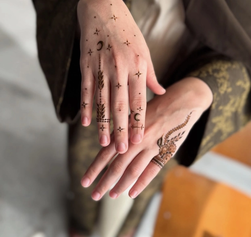 simple mehndi design in 2025