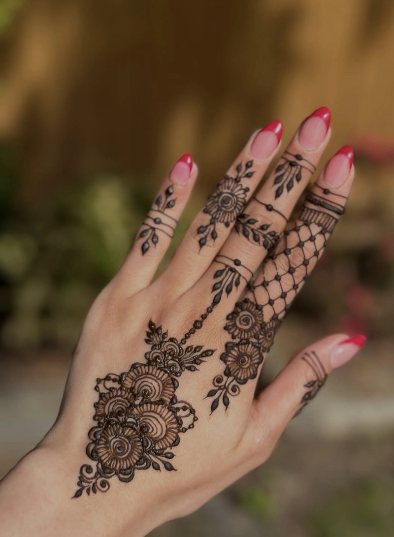 simple ungli mehndi design