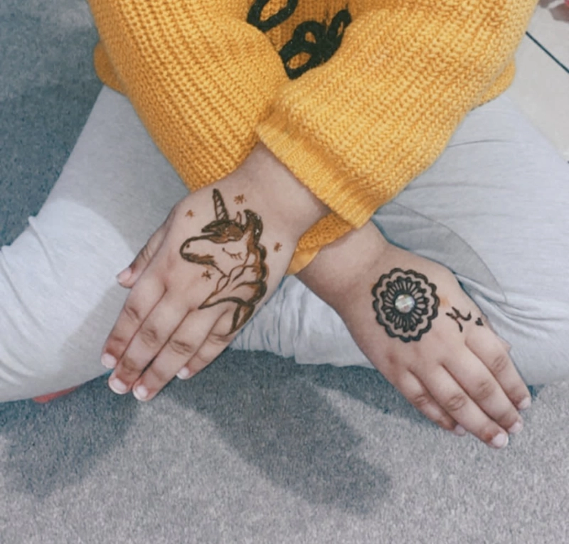 simple unicorn mehndi design for