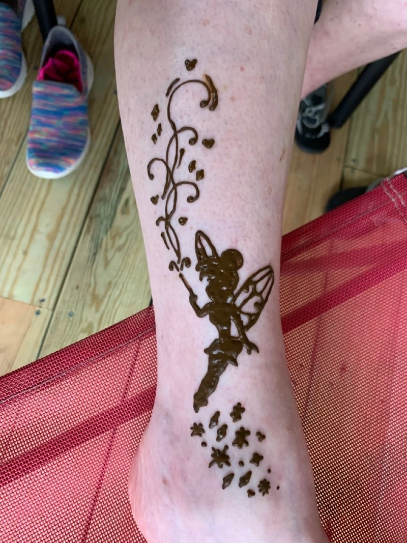 small cartoon mehndi design