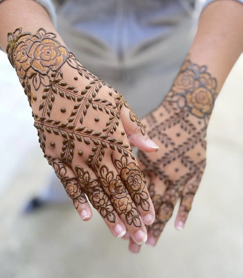 stylish checks mehndi design