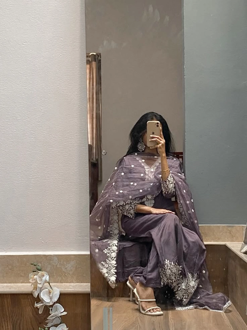 stylish girls dp in punjabi suit