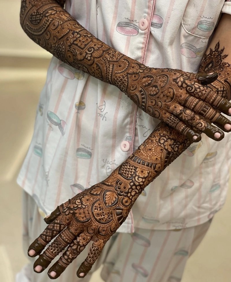 stylish gorgeous mehndi design