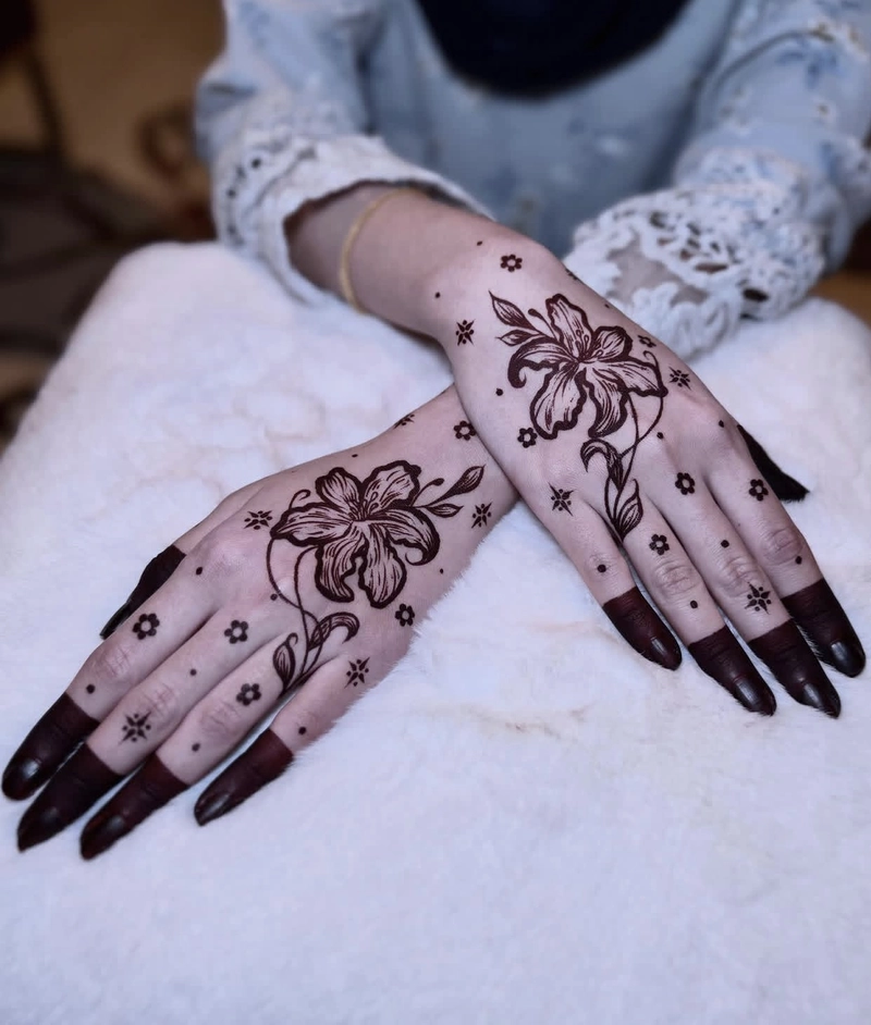tattoo aesthetic mehndi design back hand