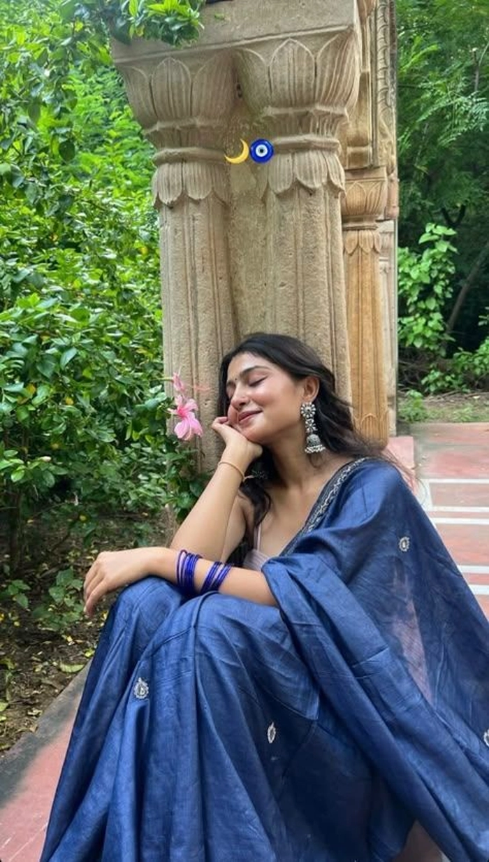 traditional saree girl dp