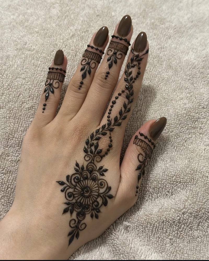 ungli ki mehndi design simple