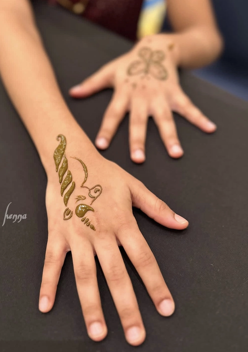 unicorn mehndi easy image